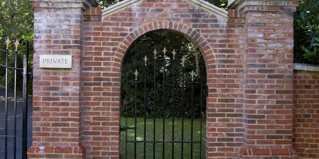 gate-cleaning-guildford-surrey__featured