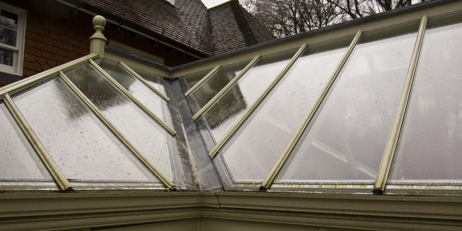 After: clean, bright glazing and a smart-looking conservatory.
