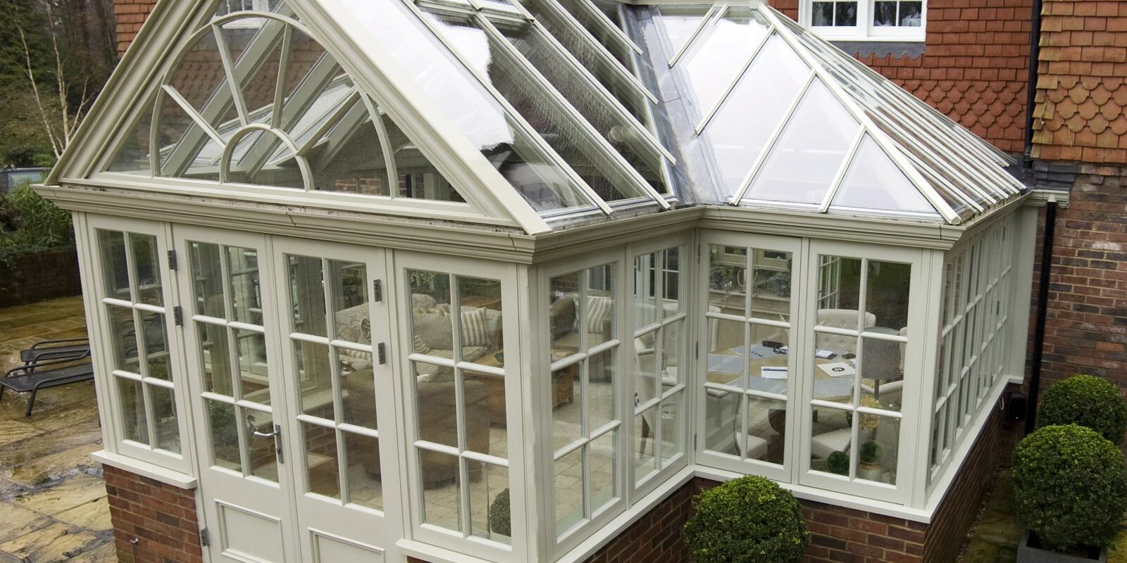 wooden-conservatory-roof-cleaning-crawley-down__featured