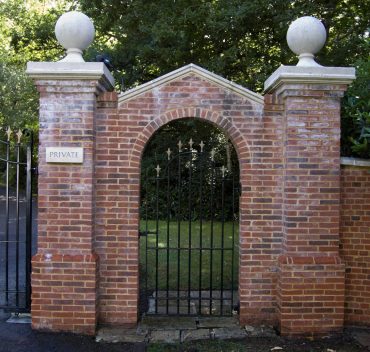 gate-cleaning-guildford-surrey__featured